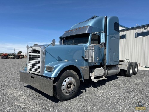 2003 Freightliner FLD132 XL Semi Truck