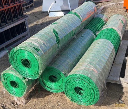 (4) Bundles of Green Wire Fence