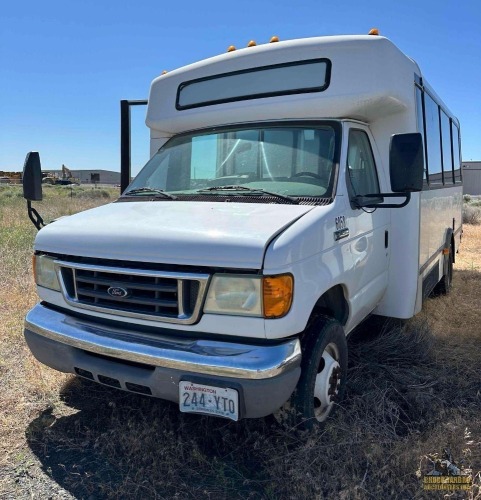 2006 Ford E-450 Passenger Bus - Quincy