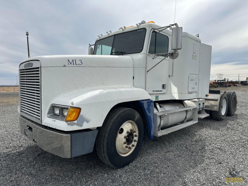 1999 Freightliner FLD120 Semi Truck