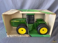 NIB Ertl John Deere 8760 Tractor