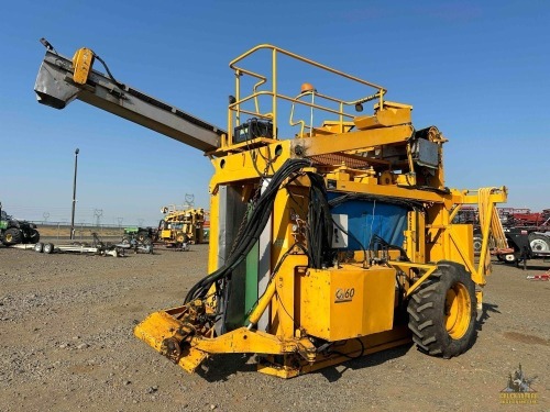 1999 Greguire G60 Grape Harvester