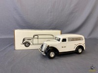 1/25 Ertl 1938 Panel Truck Bank