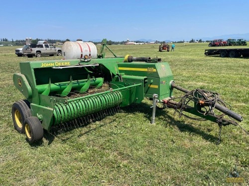 2005 John Deere 348T Baler