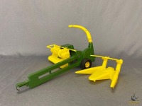 1/16 Ertl John Deere Pull Chopper