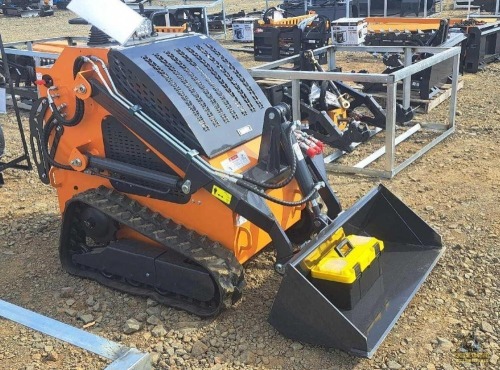 LandHero Mini Skid Steer Loader