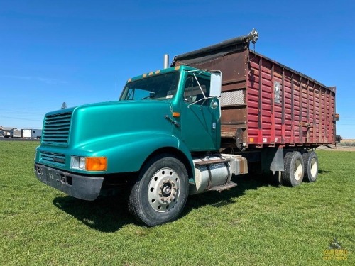 1997 International 8200 Silage Truck