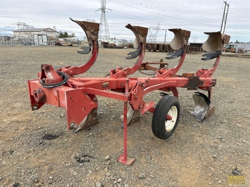 Case IH 145 Hydraulic Reset Plow