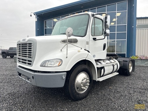 2016 Freightliner M2 112 Semi Truck