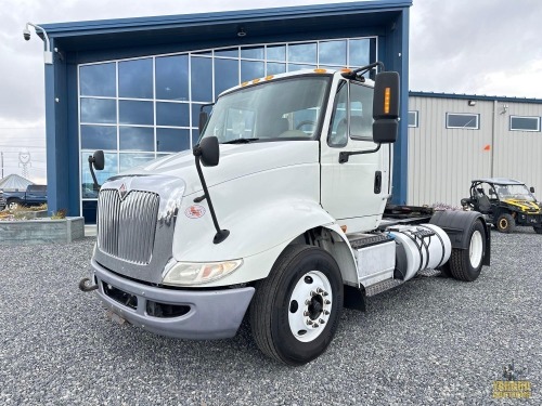 2014 International 8600 Semi Truck