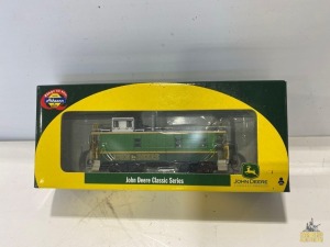 John Deere HO Caboose NIB