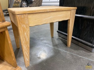 Small Oak Table 14"x21.5"x17.5"H