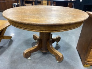 45" Round Oak Pedestal Table w/o Leaves