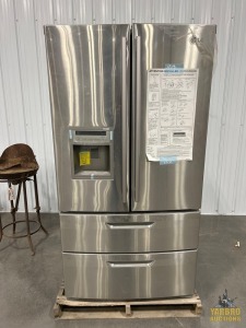 New LG Refrigerator w/Ice & Water