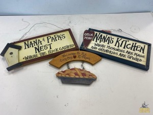 Assorted Wall Plaques