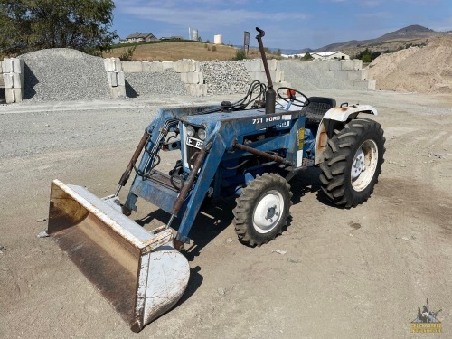 1981 Ford 1900 Loader Tractor