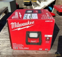 NIB Milwaukee M18 Flood Light