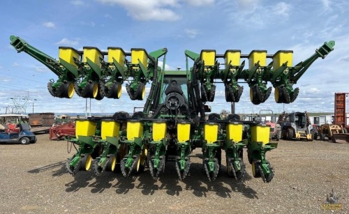 John Deere 7300 Max-Emerge 16-Row Corn Planter