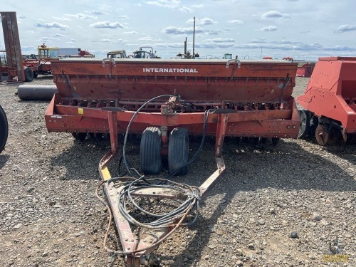 IH 620 Grain Drill w/Seeder