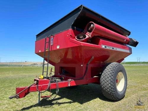 Unverferth 7000 Grain Cart - Offsite