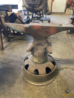 30.5" Anvil w/ Stand