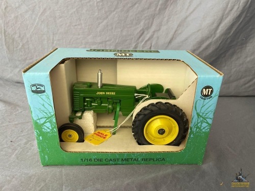 NIB 1/16 Liberty Classics John Deere MT Tractor