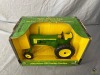 1/16 RC2 John Deere 520 Tractor - 5