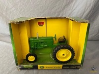 1/16 RC2 John Deere Model 40 Tractor