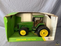 1/16 Ertl John Deere 8400 Tractor