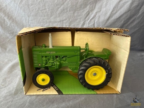 1/16 Ertl John Deere Model M Tractor