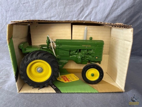 1/16 Ertl John Deere Model M Tractor