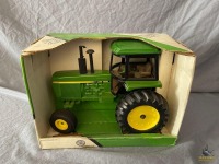 1/16 Ertl John Deere 4255 Row Crop Tractor