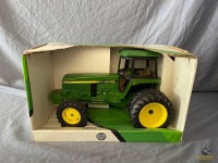 1/16 Ertl John Deere 4960 MFWD Tractor