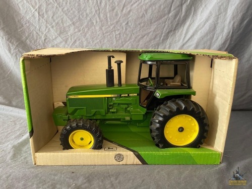 1/16 Ertl John Deere 4955 MFWD Tractor