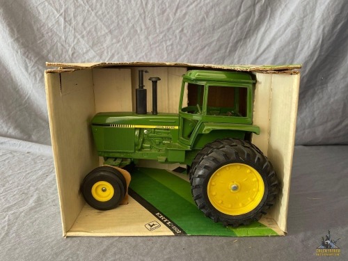 1/16 Ertl John Deere Sound-Gard Tractor