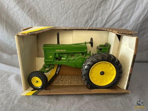 1/16 Ertl 1953 John Deere 70 Row Crop Tractor