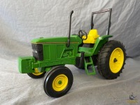 1/16 Ertl John Deere 6400 Tractor