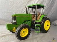 1/16 Ertl John Deere 7800 MFWD Tractor