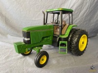 1/16 Ertl John Deere 7800 Tractor