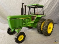 1/16 Ertl John Deere Row Crop Tractor