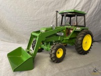 1/16 Ertl John Deere MFWD Loader Tractor