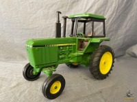 1/16 Ertl John Deere 2WD Row Crop Tractor