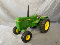 1/16 Ertl John Deere 2WD Row Crop Tractor