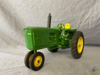 1/16 Ertl John Deere 2WD Dow Crop Tractor