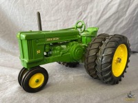 1/16 Ertl John Deere Model 70 Tractor