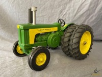 1/16 Ertl John Deere Row Crop Tractor