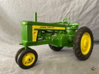 1/16 John Deere Tractor