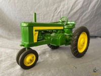 1/16 John Deere Tractor