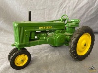 1/16 John Deere Tractor