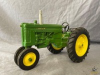 1/16 Ertl John Deere Row Crop Tractor